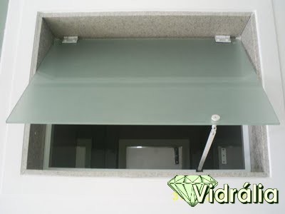 Janela projetante em vidro acidato