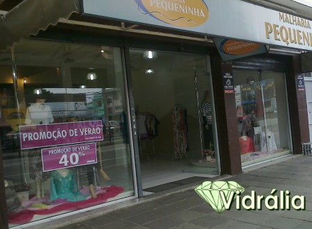 Vitrine da loja malharia da pequeninha